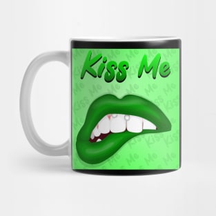 Kiss me green Mug